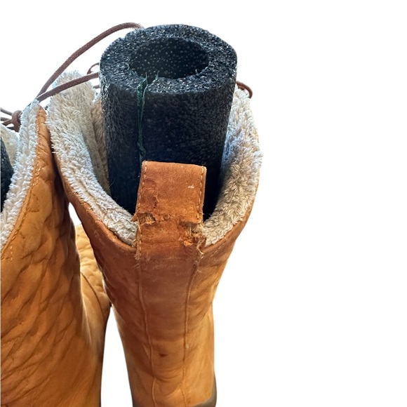 Womens Helly Hansen Leather Embroidered SnowflakeWaterproof Boots Size 7 - Picture 5 of 11